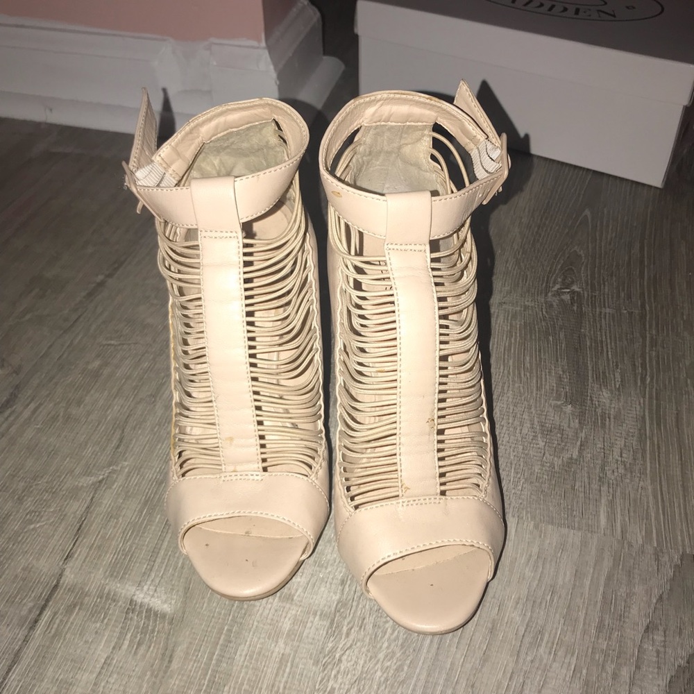 CREAM WEDGES
